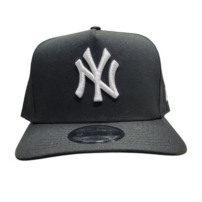 NY SNAPBACK HAT BLACK AND WHITE